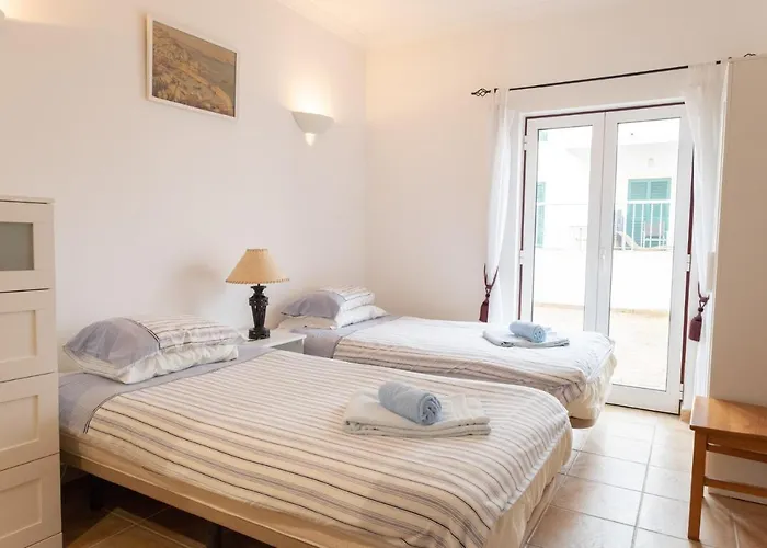 Casa Luna, - Luz, Lagos 펜션 *